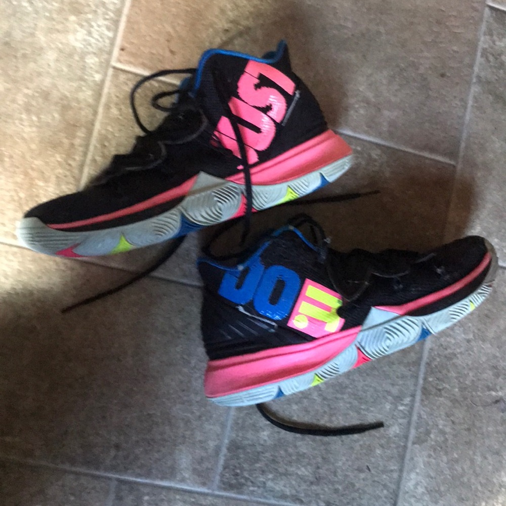 Men’s Kyrie basketball shoes